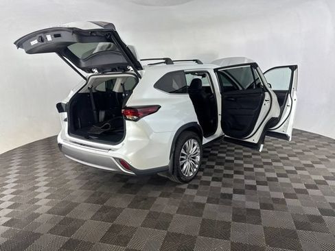 Used 2024 Toyota Highlander Platinum AWD/4WD image 14