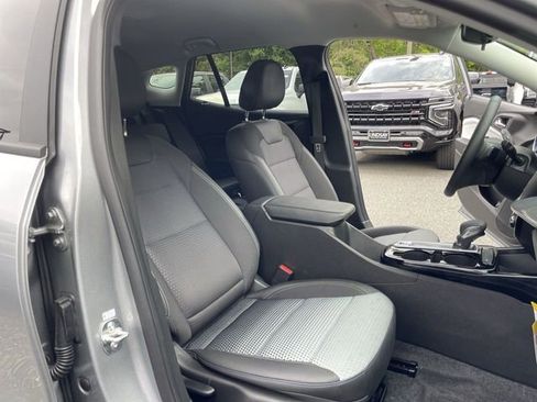 Used 2025 Chevrolet Trax LT w/ LT Convenience Package FWD image 27