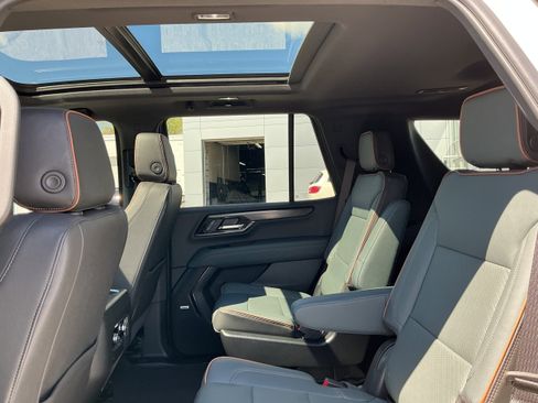 Used 2025 GMC Yukon AT4 AWD/4WD image 11