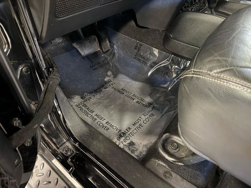 Used 2015 Jeep Wrangler Unlimited Sahara w/ Dual Top Group AWD/4WD image 29