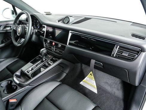 New 2026 Porsche Macan image 26