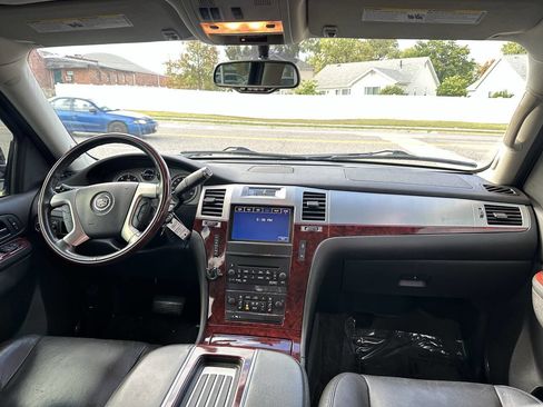 Used 2013 Cadillac Escalade Luxury image 19
