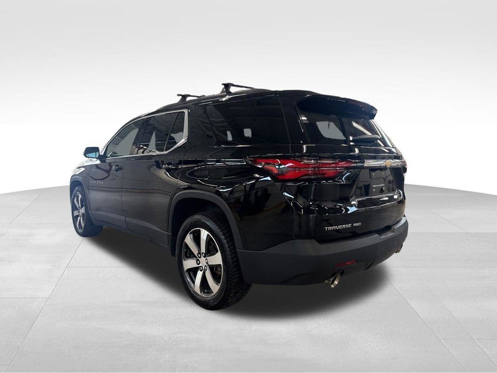 Used 2023 Chevrolet Traverse LT w/ LT Premium Package AWD/4WD image 3