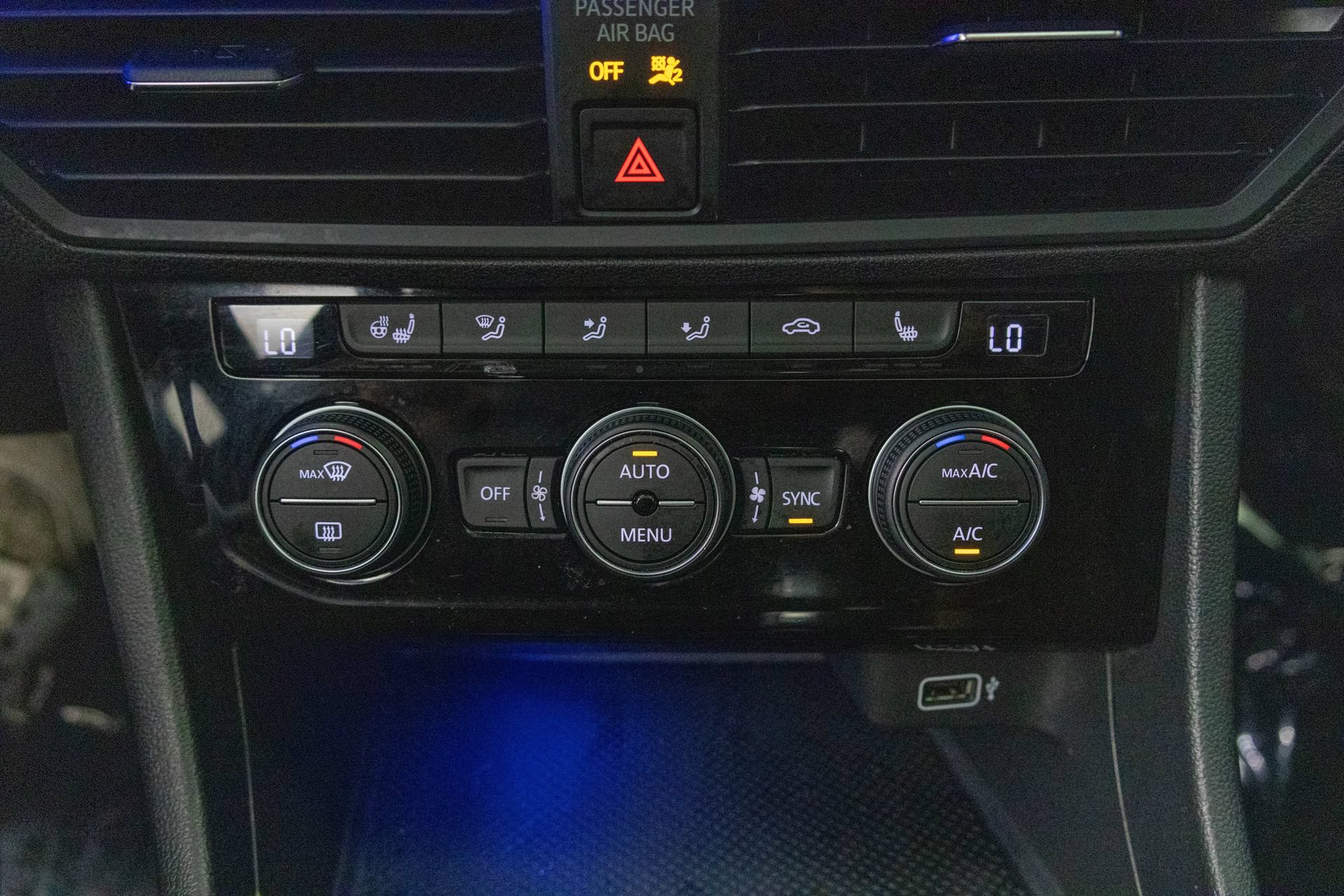 Used 2019 Volkswagen Jetta SEL w/ Cold Weather Package FWD image 10