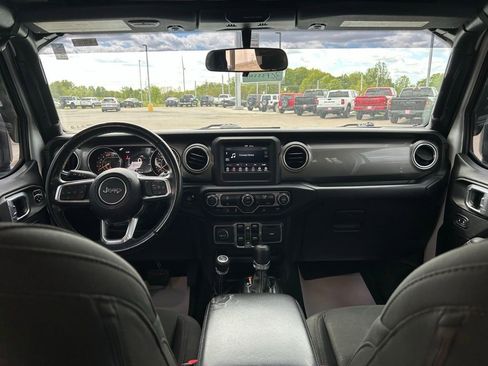 Used 2019 Jeep Wrangler Unlimited Sahara AWD/4WD image 9