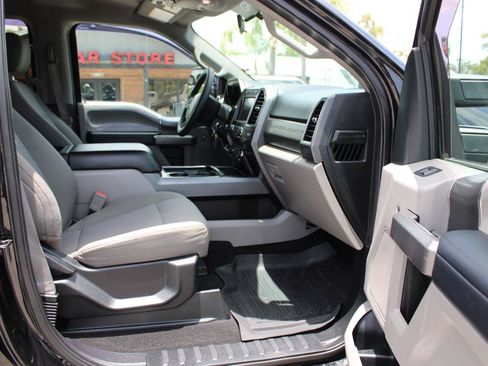 Used 2019 Ford F250 XLT w/ XLT Premium Package AWD/4WD image 12