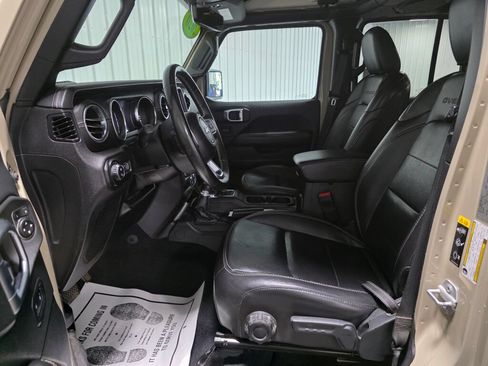 Used 2020 Jeep Gladiator Overland AWD/4WD image 9