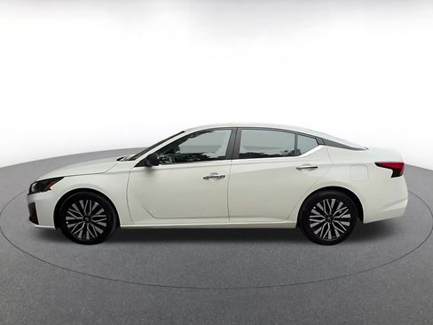 Used 2025 Nissan Altima 2.5 SV FWD image 8