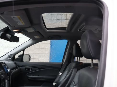 Used 2017 Honda Pilot Elite image 10