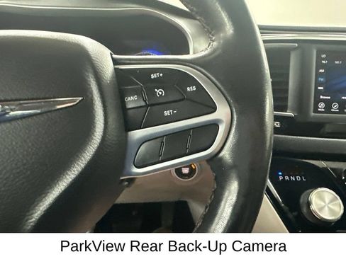 Used 2020 Chrysler Pacifica Touring-L FWD image 36