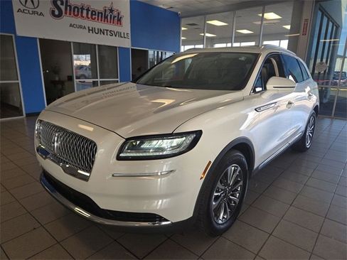 Used 2022 Lincoln Nautilus FWD w/ Premium Package image 4