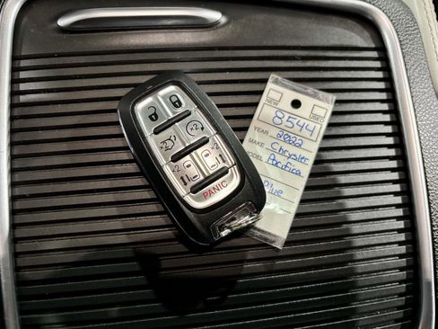 Used 2022 Chrysler Pacifica Limited image 42