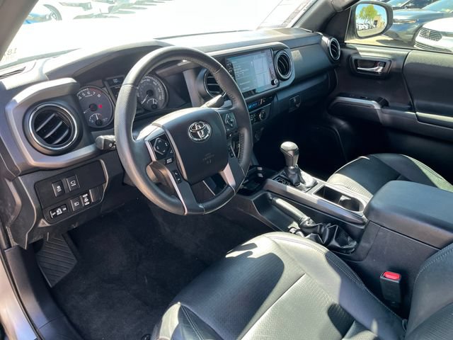 Used 2021 Toyota Tacoma TRD Sport w/ TRD Premium Sport Package AWD/4WD image 4
