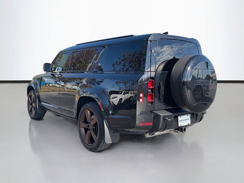 Used 2023 Land Rover Defender 130 X-Dynamic SE image 3