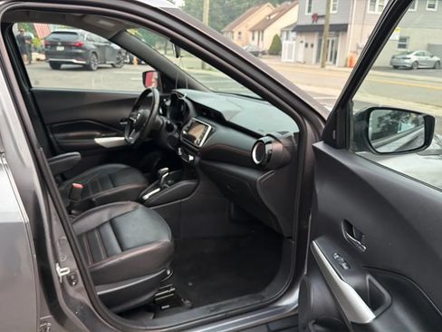 Used 2020 Nissan Kicks SR w/ SR Premium Package FWD image 25