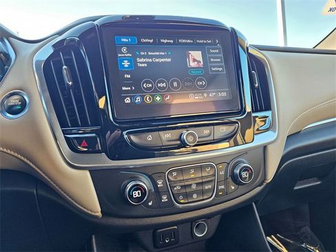 Used 2022 Chevrolet Traverse LT image 20