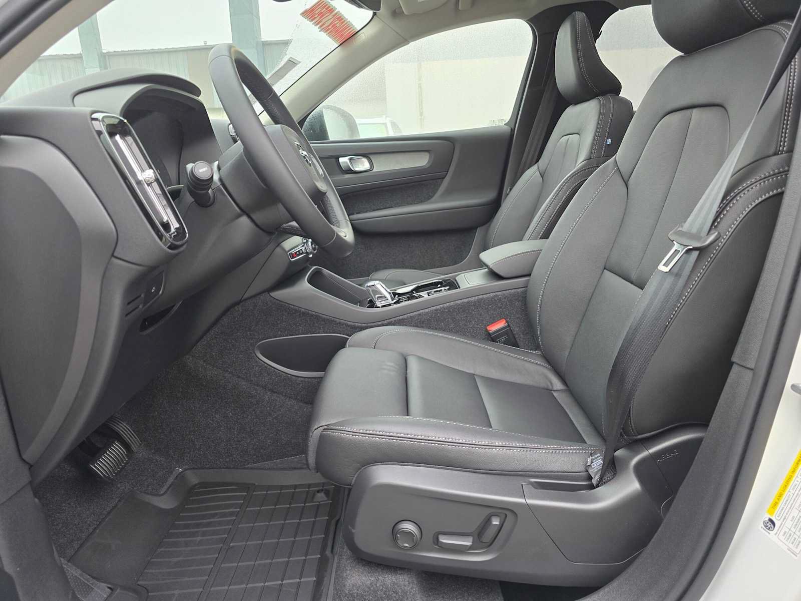 Used 2026 Volvo XC40 B5 Plus w/ Protection Package Premier AWD/4WD image 19