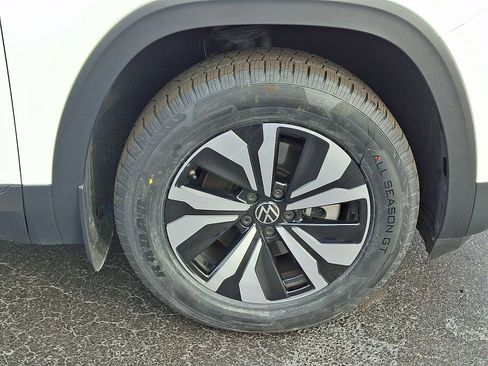 Certified 2024 Volkswagen Atlas SE image 8