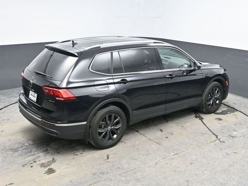 Used 2024 Volkswagen Tiguan SE image 30