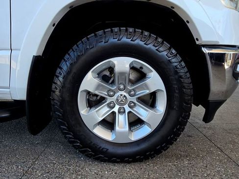 Used 2019 RAM 1500 Laramie image 33