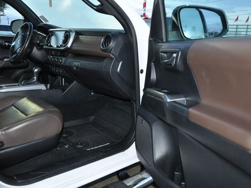 Used 2020 Toyota Tacoma Limited image 18