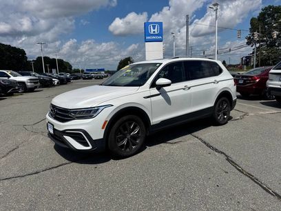 Used 2023 Volkswagen Tiguan SE w/ Panoramic Sunroof Package