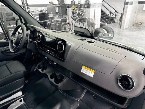 New 2025 Mercedes-Benz Sprinter 2500 image 23