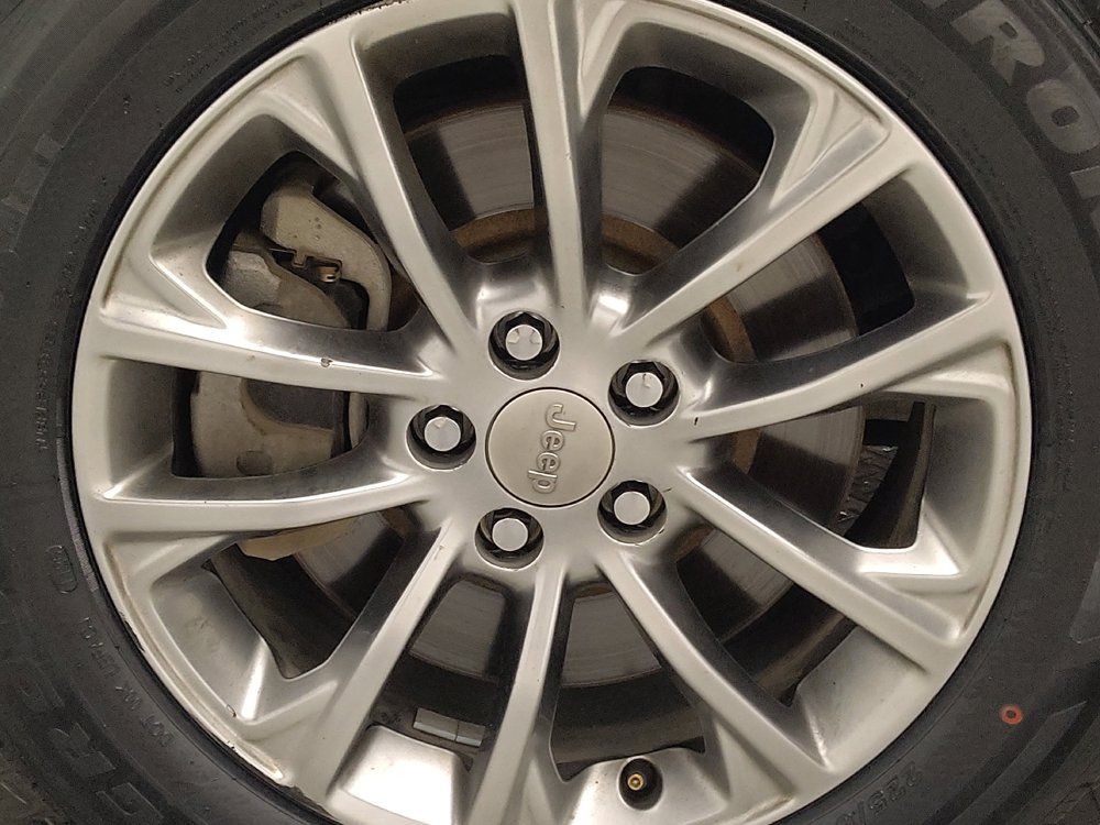 Used 2020 Jeep Cherokee Latitude Plus FWD image 31
