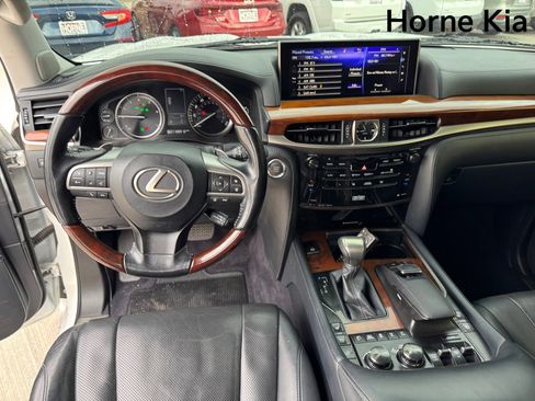 Used 2018 Lexus LX 570 4WD w/ Luxury Package image 15