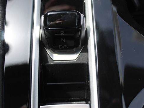 Used 2024 Volkswagen Atlas SE AWD/4WD image 32