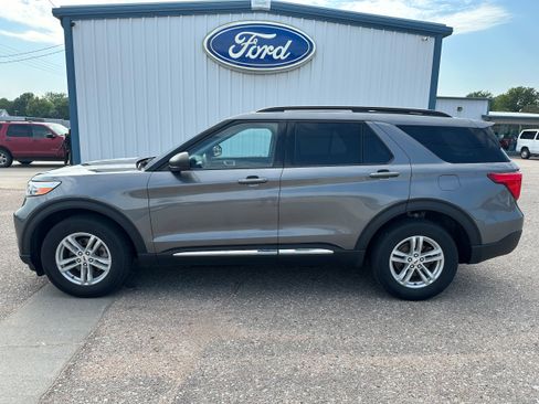 Used 2024 Ford Explorer XLT w/ Equipment Group 202A AWD/4WD image 3