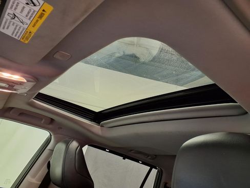 Used 2023 Toyota Highlander XLE image 12