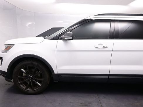 Used 2019 Ford Explorer XLT w/ Equipment Group 202A FWD image 10