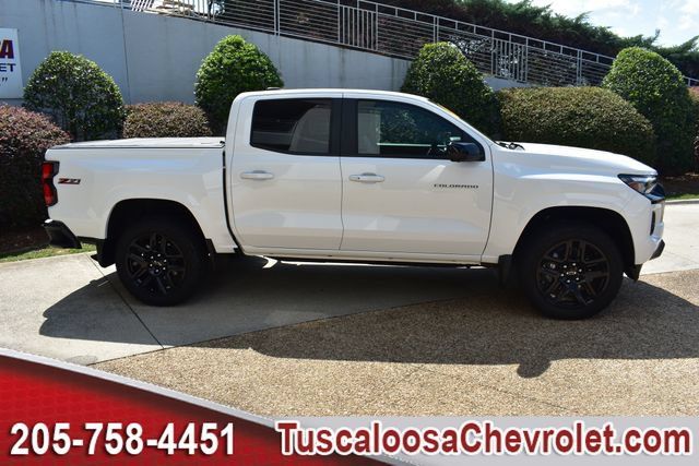 Used 2025 Chevrolet Colorado Z71 w/ Technology Package AWD/4WD image 13