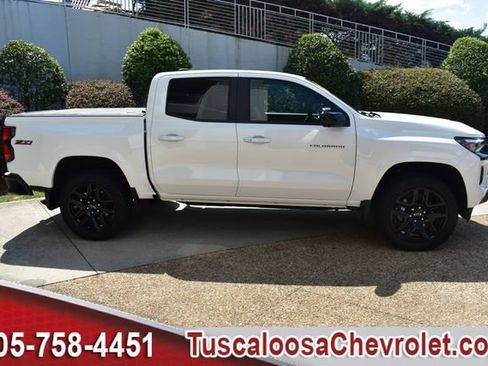 Used 2025 Chevrolet Colorado Z71 w/ Technology Package AWD/4WD image 13