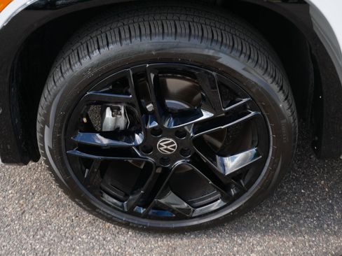 Certified 2025 Volkswagen Tiguan SE R-Line AWD/4WD image 15