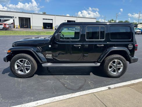 Used 2022 Jeep Wrangler Unlimited Sahara w/ LED Lighting Group AWD/4WD image 6