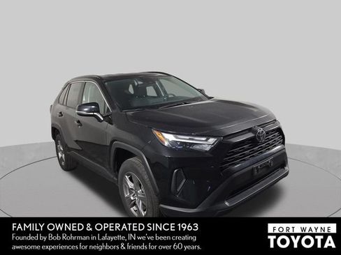 Used 2025 Toyota RAV4 XLE AWD/4WD image 4