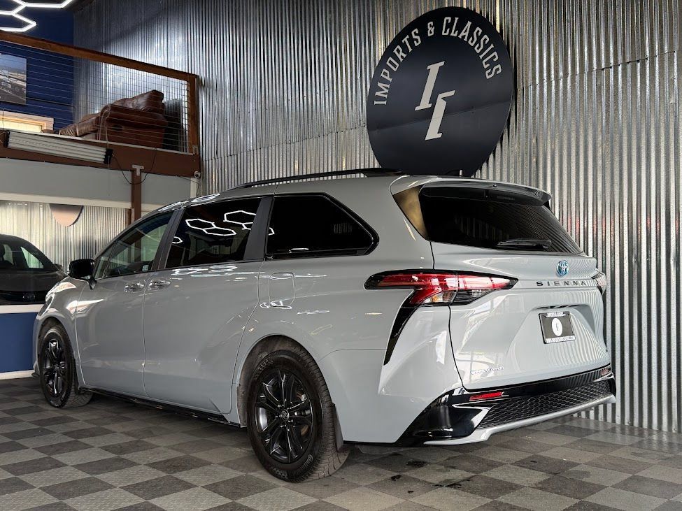 Used 2025 Toyota Sienna XSE AWD/4WD image 3