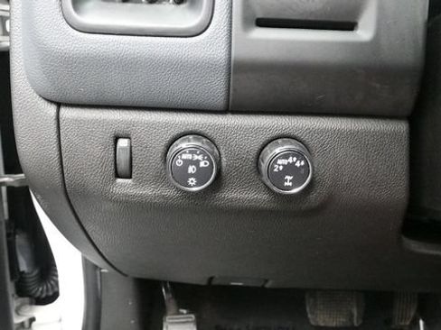 Used 2022 Chevrolet Colorado Z71 w/ Safety Package AWD/4WD image 15