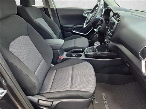 Used 2023 Kia Soul LX w/ Option Group 015 FWD image 19