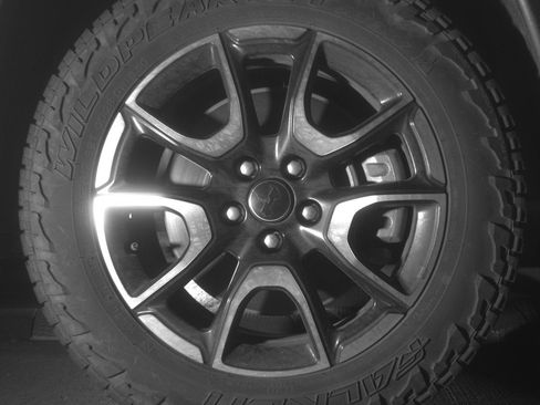 Used 2025 Jeep Compass Trailhawk image 13