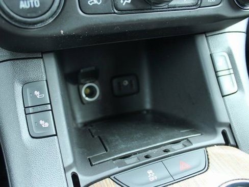 Used 2017 GMC Acadia SLE image 18