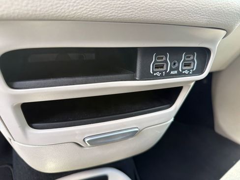 Used 2024 Chrysler Pacifica Limited FWD image 39