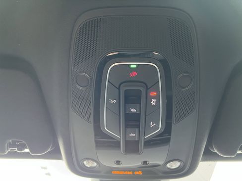 Used 2023 Audi SQ7 Prestige image 28