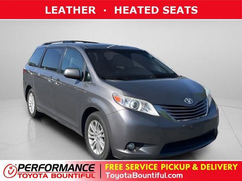 Used 2017 Toyota Sienna XLE FWD image 1