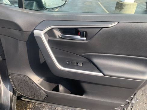 Used 2025 Toyota RAV4 XLE AWD/4WD image 20