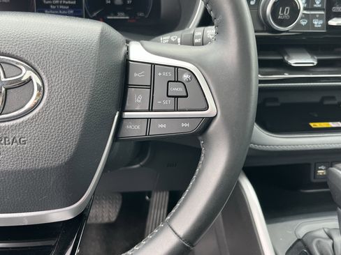 Used 2025 Toyota Highlander XSE AWD/4WD image 22