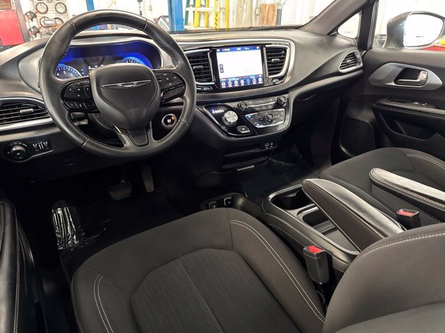 Used 2018 Chrysler Pacifica Touring Plus w/ S Appearance Package FWD image 6