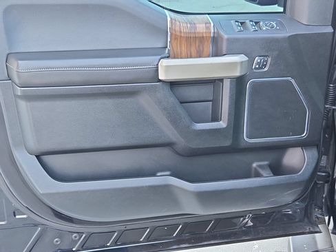 Used 2018 Ford F150 Lariat w/ Equipment Group 502A Luxury AWD/4WD image 20